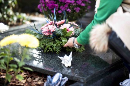 fleurs-tombe-cimetiere